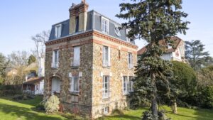 فيلا للبيع ب5 غرف نوم في مدينة باريس