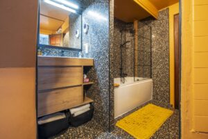 شقة للبيع من 5 غرف في مدينة بيربينيان