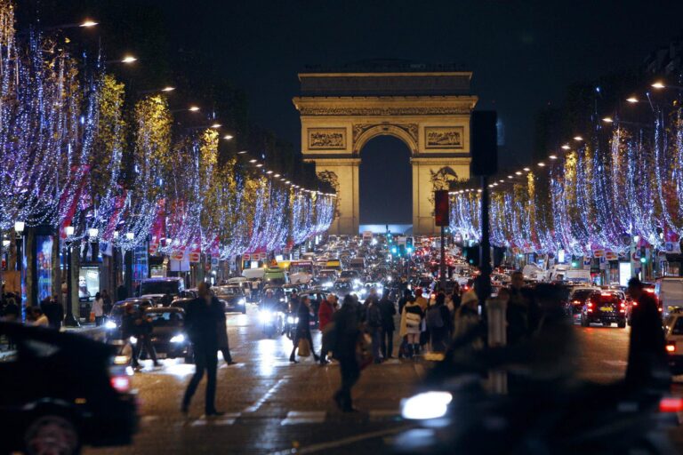 پاریس – شهری که کریسمس به دیدنش می آید!