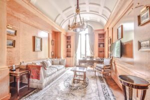 4-Bedroom Apartment with Balcony & Staff Studio Paris 16ème