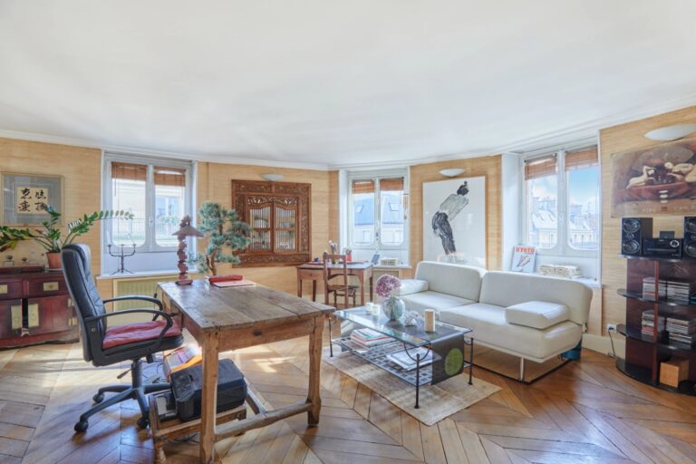 Luxury 3-Bedroom Top-Floor Apartment for Sale ,Paris 8 – Saint-Philippe-du-Roule